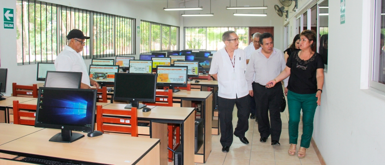 Mejora de espacios e instalación de equipos verifica rector en Facultad de Medicina