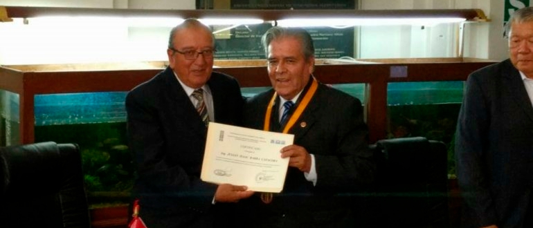 Destacado egresado villarrealino Julián Barra Catacora recibe reconocimiento de su facultad