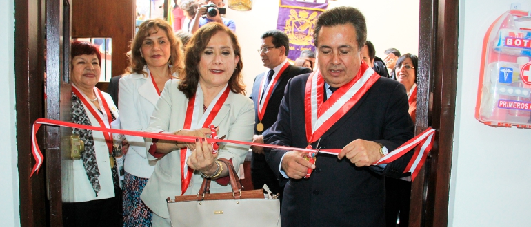 Inaugurando nuevos laboratorios Facultad de Psicología celebra 47 años