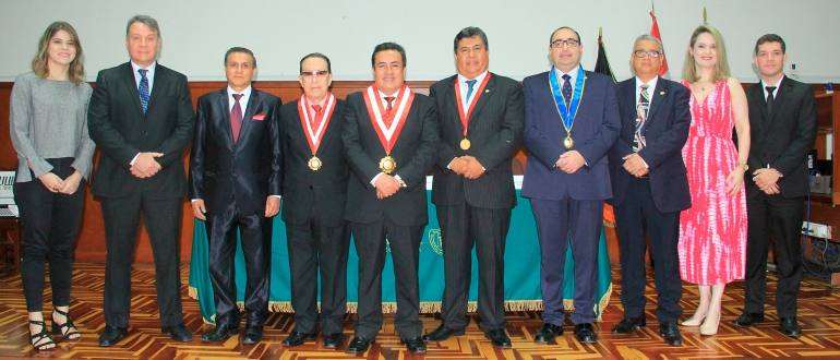 Congreso internacional y distinciones durante 47 años de Facultad de Odontología