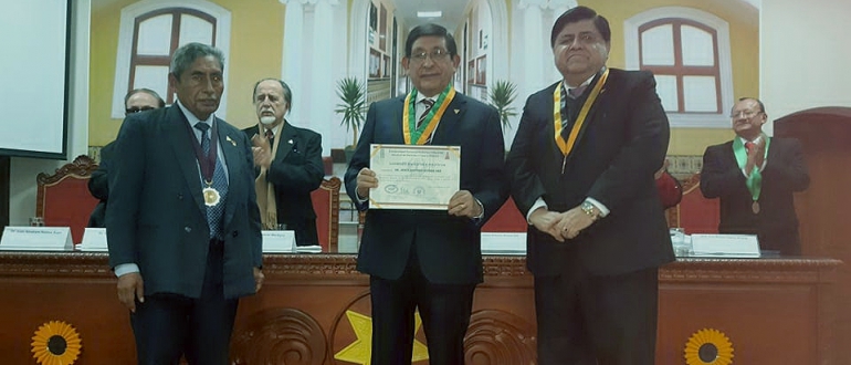 Otorgan distinción a catedrático y destacado jurista Jesús Rivera Oré